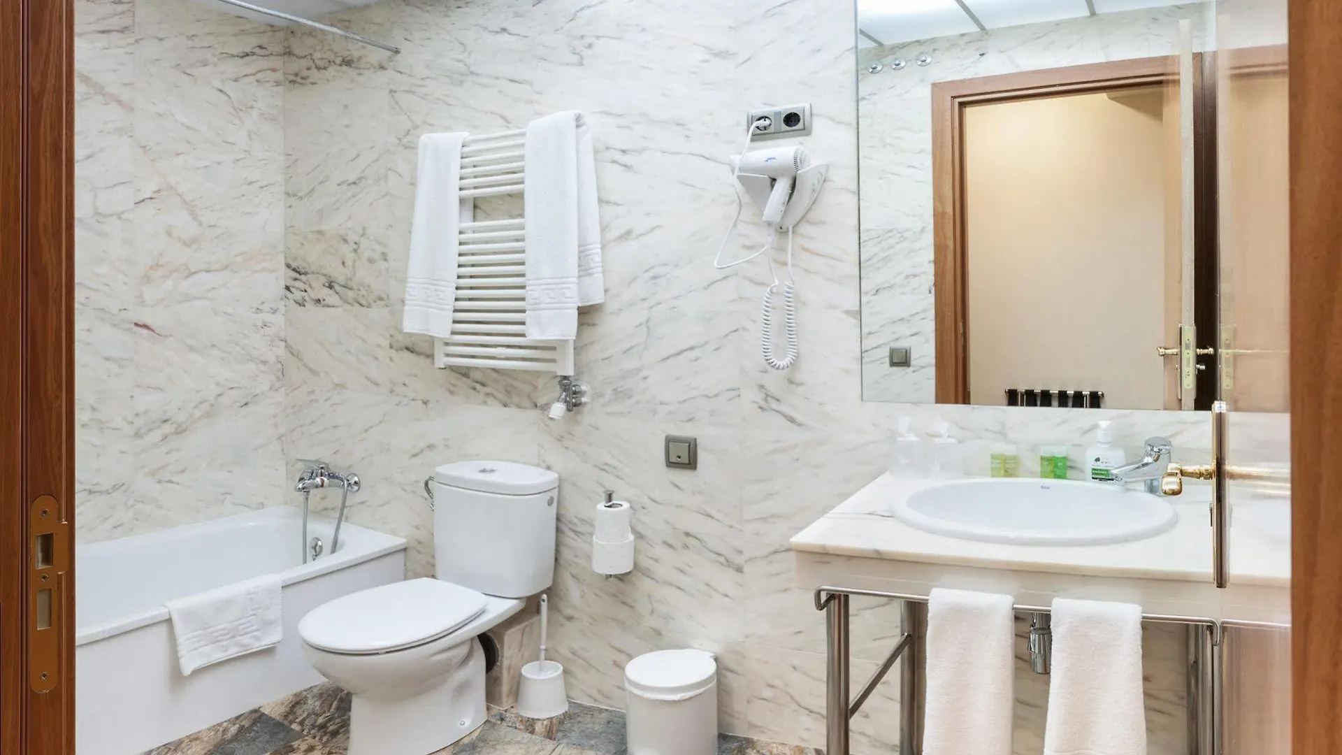 Alba Hotel Барселона