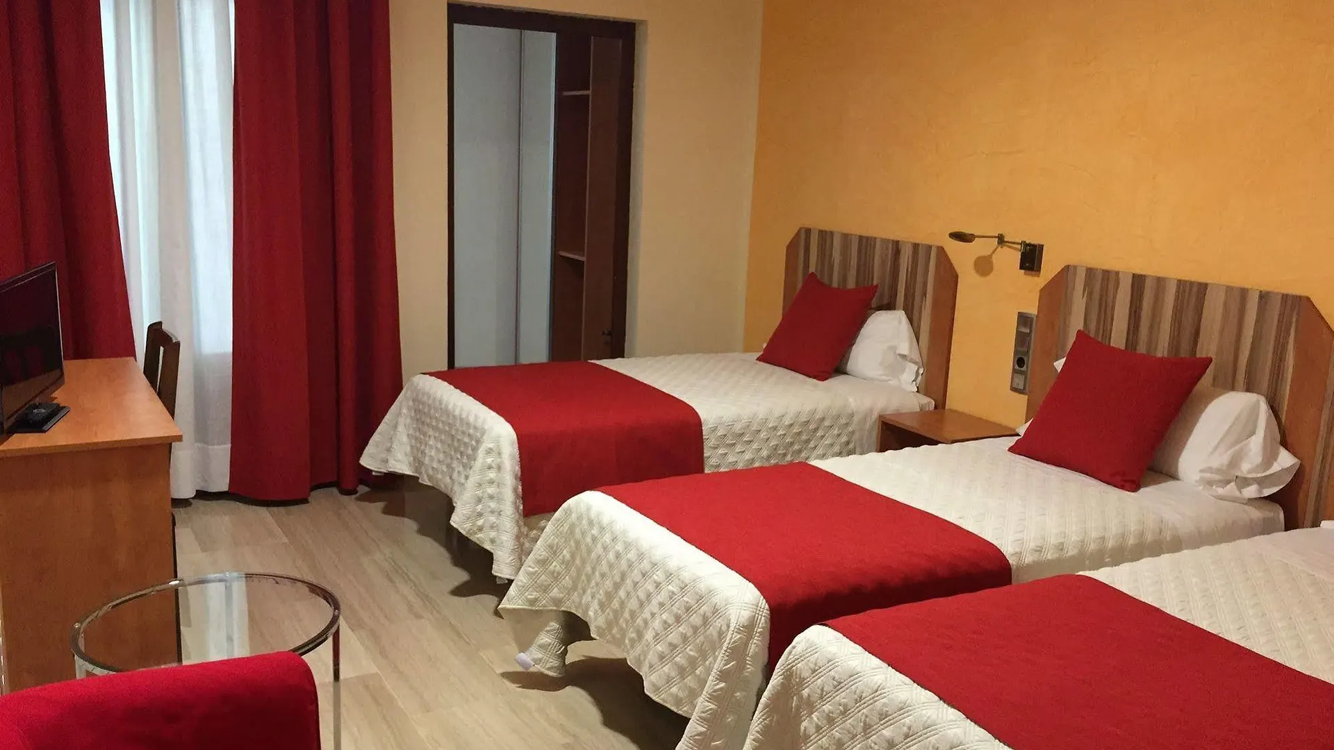 Alba Hotel Барселона 3*,