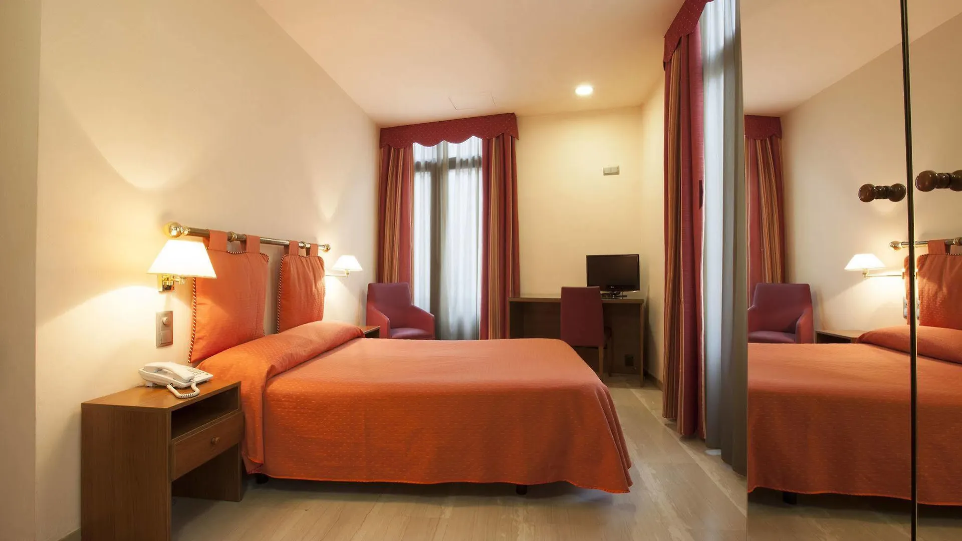 Alba Hotel Barcelona 3*,